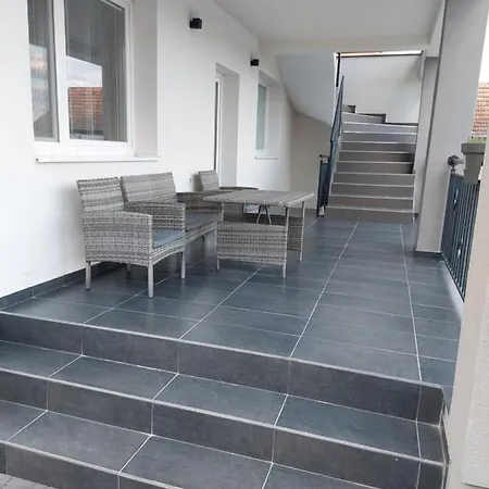 Roland Apartman *
